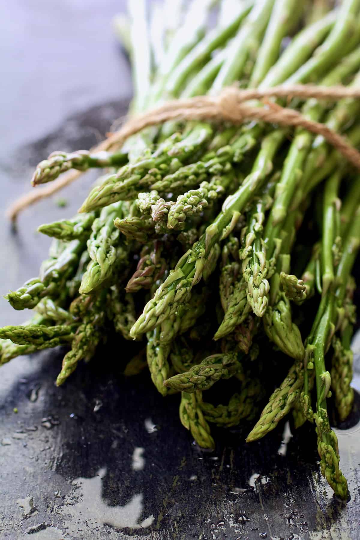 Photo of a bunch of asparagus.