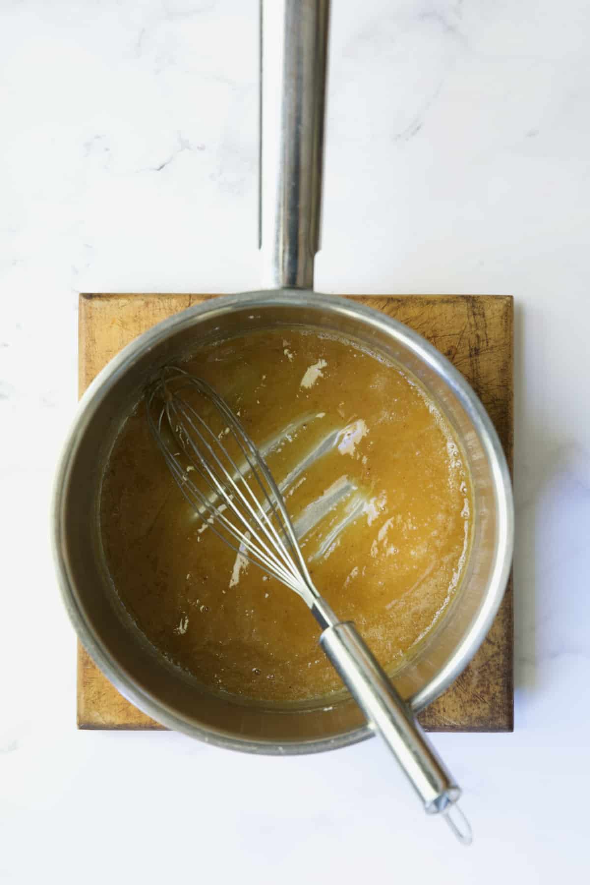 Whisk whisking butter and flour in stainless steel saucepan.