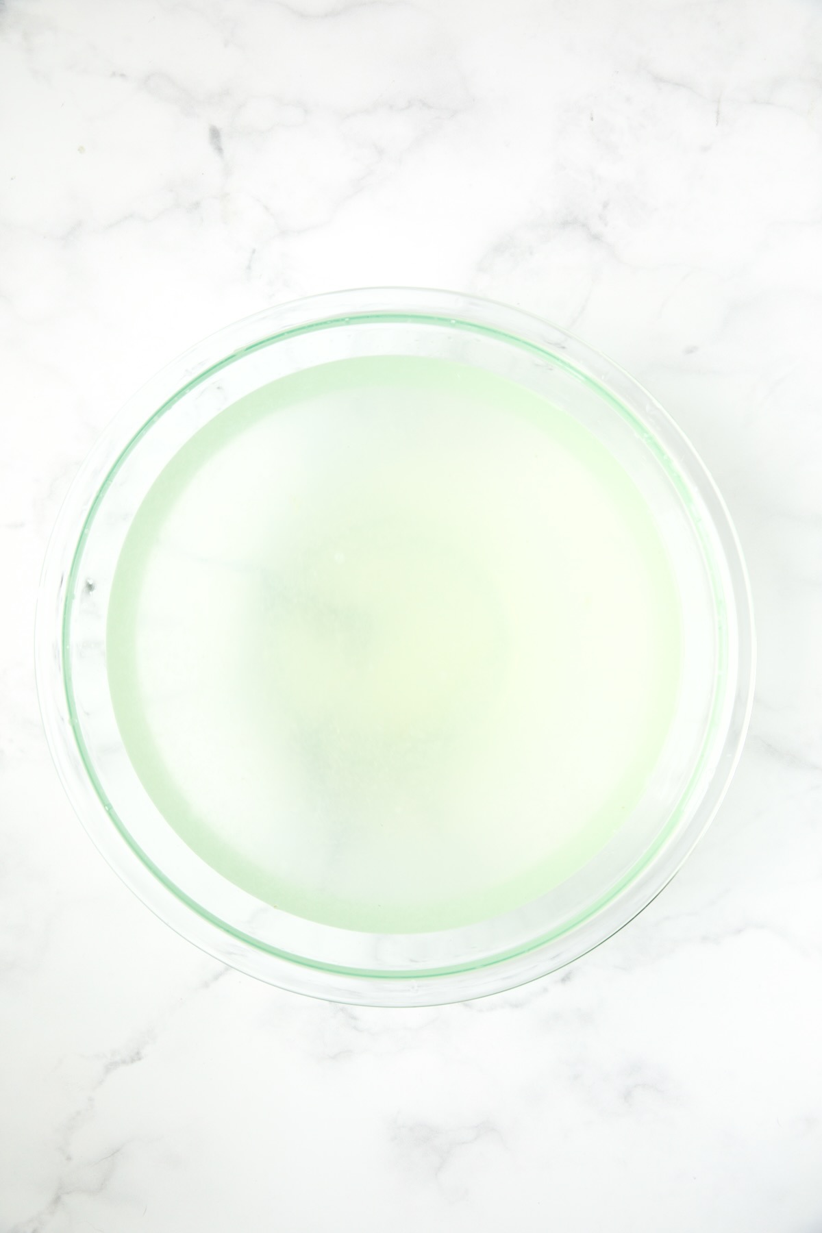 Bowl of lemon (acidulated) water.